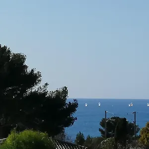 sanary-les-gorguettes-studio-avec-terrasse-vue-mer.fr-provencehotel.com/
