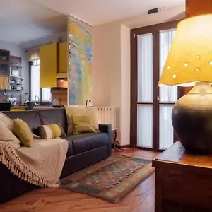 stylish-boutique-apartment-city-center.italymilanhotels.net/